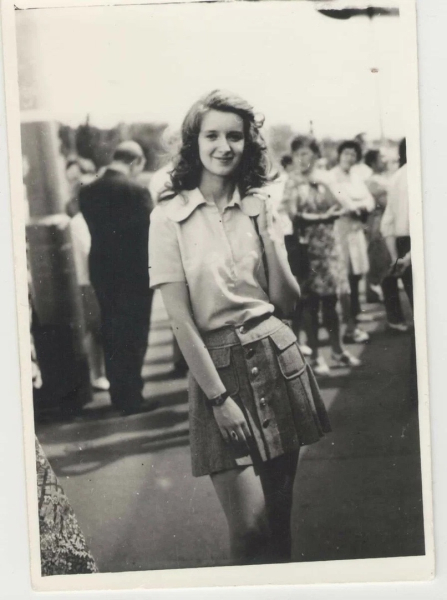 Семнадцатилетняя девушка, уезжает в Минск поступать в..0