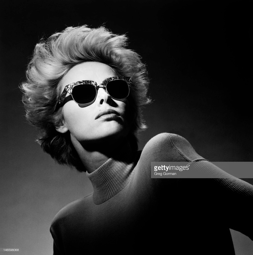 The special edition: Brigitte Nielsen.
..8