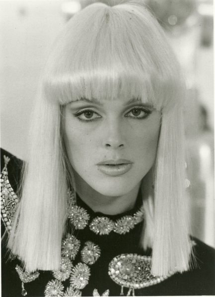 The special edition: Brigitte Nielsen.
..0