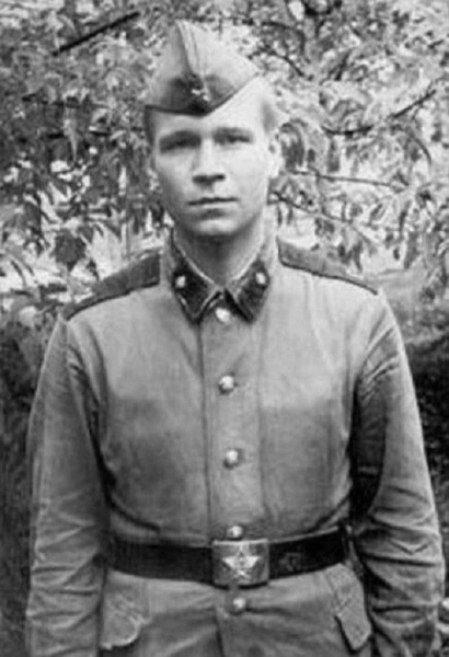 Валерий Кипелов в армии. СССР. Середина 1978 г. 
Больше..0