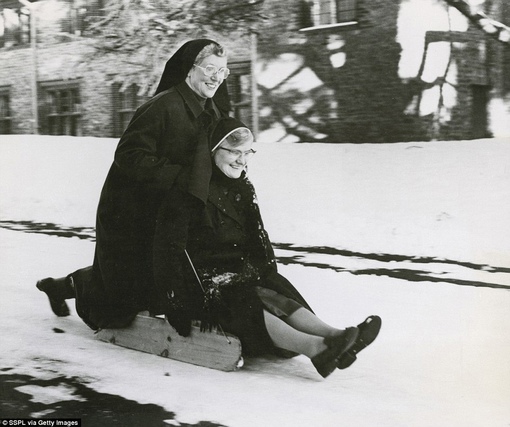 Зима в Великобритании на винтажных фотографиях 1900-1960 гг.
Больше..0