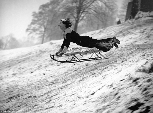 Зима в Великобритании на винтажных фотографиях 1900-1960 гг.
Больше..4