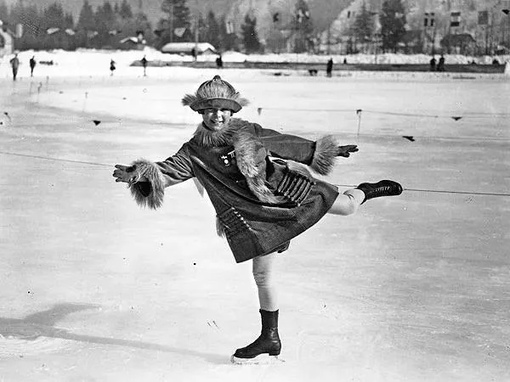 11-летняя Соня Хени из Норвегии. Фотография 1924 года. 

В возрасте..0