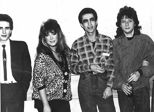 Алла Пугачёва и Наутилус Помпилиус. Москва , 1988 г .
Больше..0