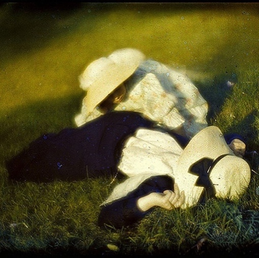 Автохромные снимки Генриха Кюна, начало 20 века.
Больше..4