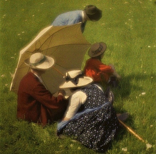 Автохромные снимки Генриха Кюна, начало 20 века.
Больше..8