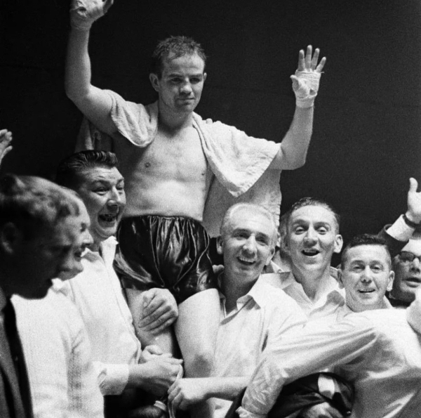 Белфаст и его обитатели, Северная Ирландия, 1960-е.
Больше..5