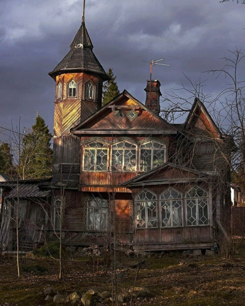 Дождливый вечер, вы заблудились и видите дом, в котором, скорее..4