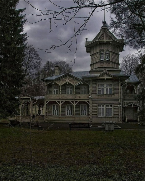 Дождливый вечер, вы заблудились и видите дом, в котором, скорее..5