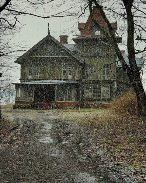 Дождливый вечер, вы заблудились и видите дом, в котором, скорее..8