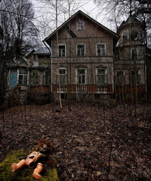 Дождливый вечер, вы заблудились и видите дом, в котором, скорее..0