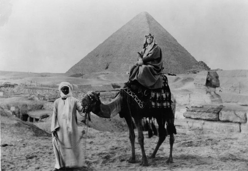 Федор Шаляпин в Египте, 1933 год.
..0