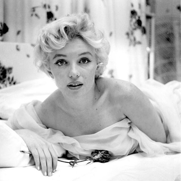 Гламурная Мэрилин Монро на фотографиях Cecil Beaton, 1956 год.

У Сесила..7