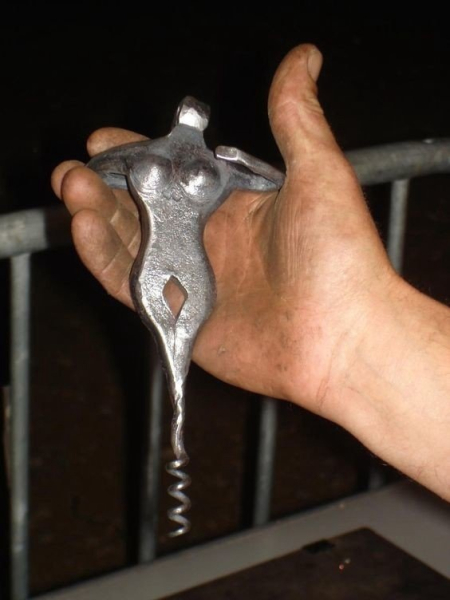 Казалось бы, штопор и штопор, но раньше заморачивались даже в..4