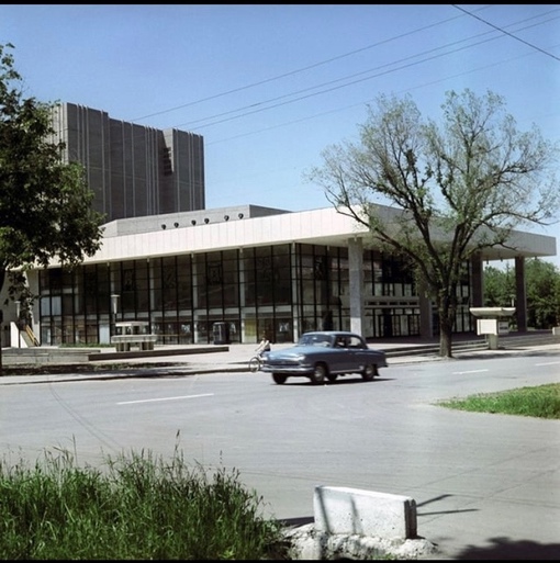 Киргизский драматический театр . Фрунзе , 1984 г .
Больше..0