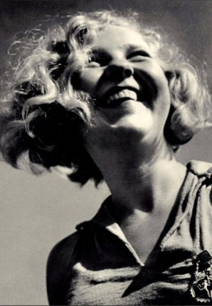 «Комсомолка ». СССР , 1931 г . 

Автор фото : Григорий Зельма .
Больше..0