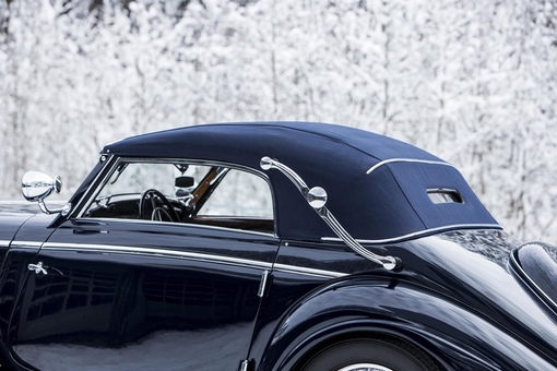 Mercedes Benz 540 K Cabriolet A, 1938 год.
Был продан в 2015 году за 2 760 000 евро. 5.4 л...2