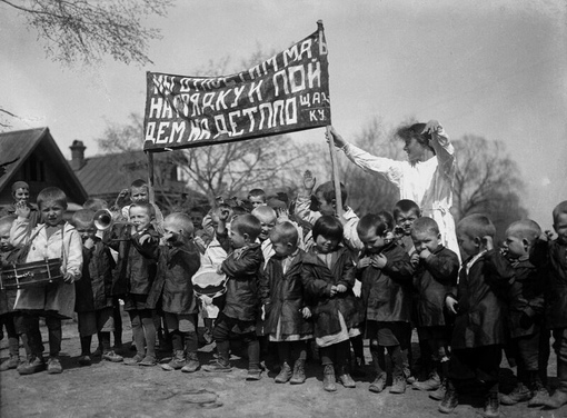 «Мы отпустим мам на грядку и пойдем на детплощадку», Коломенский..0