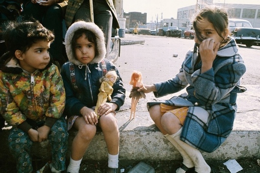 Улицы Нью-Йорка в 1970-х, фотограф — Камило Хосе Вергара.
Больше..8