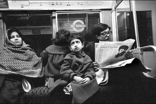 Улыбчивые люди и милая атмосфера в лондонском метро 1980-х..1