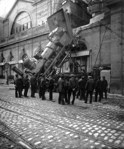 В конце октября 1895 года экспресс «Гранвиль-Париж» опаздывал в..3