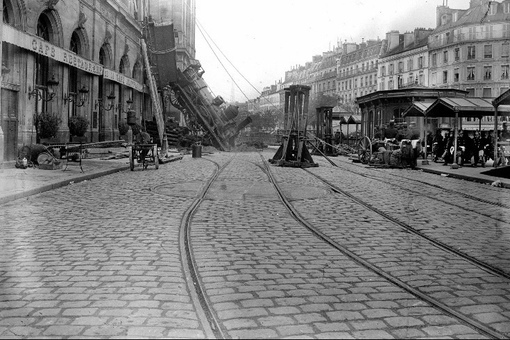 В конце октября 1895 года экспресс «Гранвиль-Париж» опаздывал в..0