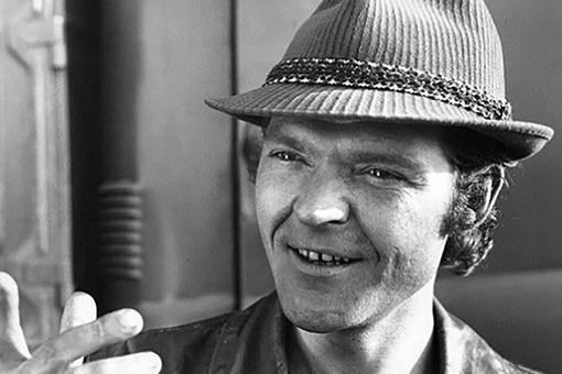 Алексей Дмитриевич Жарков родился в Москве в 1948 году. Его мать..0