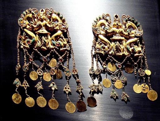 «Бактрийское золото» — золотые изделия, найденные в 1978 году в..3