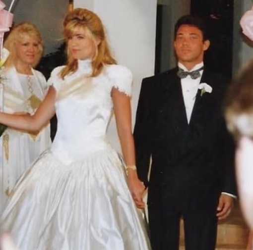 Джордан Белфорт со второй женой Надин Кариди, 1990-е.
Больше..2