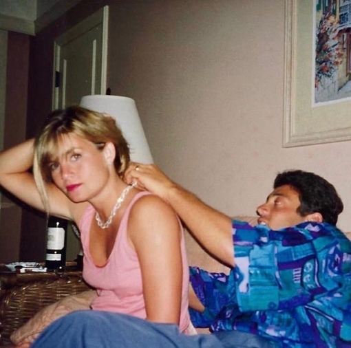 Джордан Белфорт со второй женой Надин Кариди, 1990-е.
Больше..1