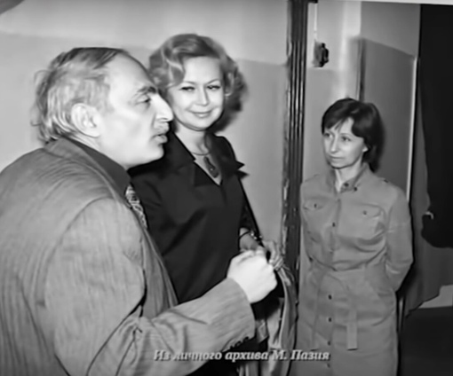 История создания этого фильма началась со сценария к пьесе в 1971..7