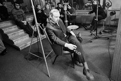 История создания этого фильма началась со сценария к пьесе в 1971..3