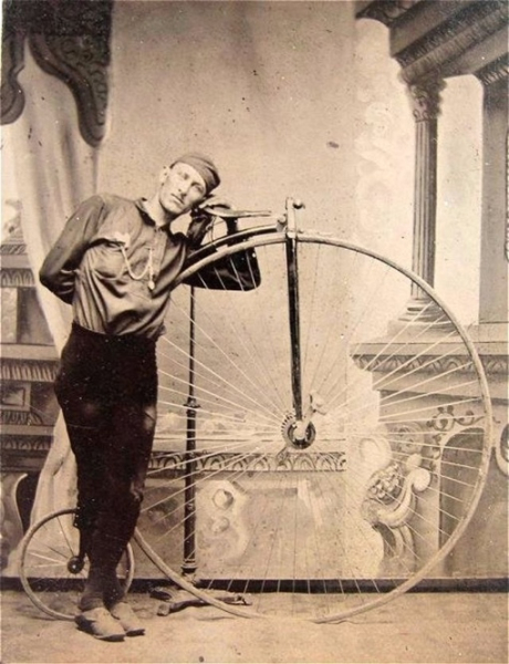 Пенни-фартинг — один из первых видов велосипеда. У..2