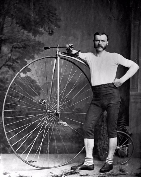 Пенни-фартинг — один из первых видов велосипеда. У..1