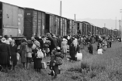 Депортация судетских немцев . Чехословакия , 1946 г .
Больше..0