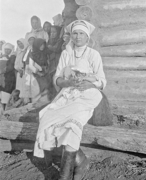 Эрзянские девушки, Мордовия, Самарская губерния, 1914 год, фото —..1