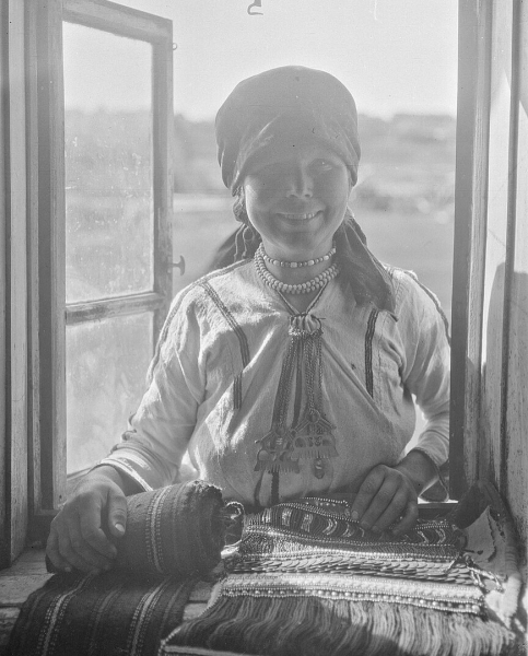 Эрзянские девушки, Мордовия, Самарская губерния, 1914 год, фото —..5