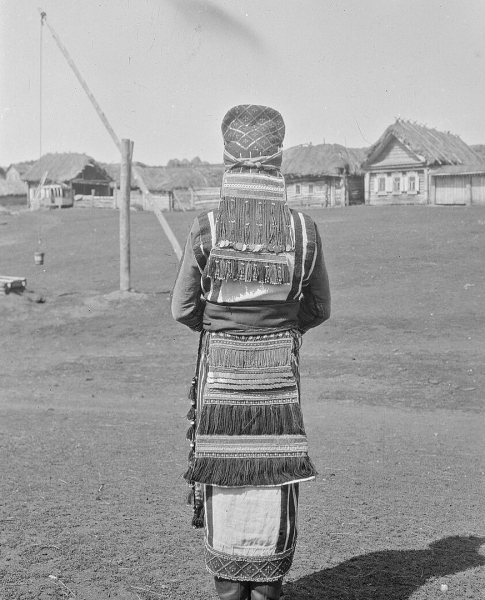 Эрзянские девушки, Мордовия, Самарская губерния, 1914 год, фото —..6