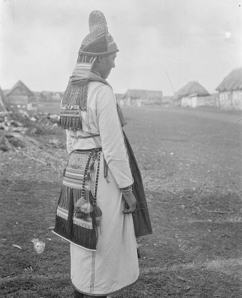 Эрзянские девушки, Мордовия, Самарская губерния, 1914 год, фото —..9