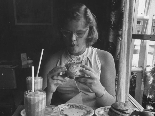 Посетители американских закусочных, 1950-е
Больше исторических..0