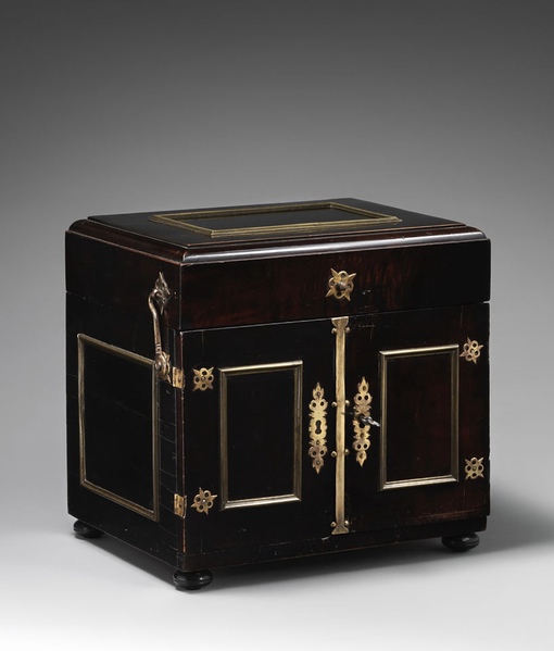 Шкафчик аптекаря, XVII век. Черное дерево, серебро,..0