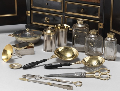 Шкафчик аптекаря, XVII век. Черное дерево, серебро,..3