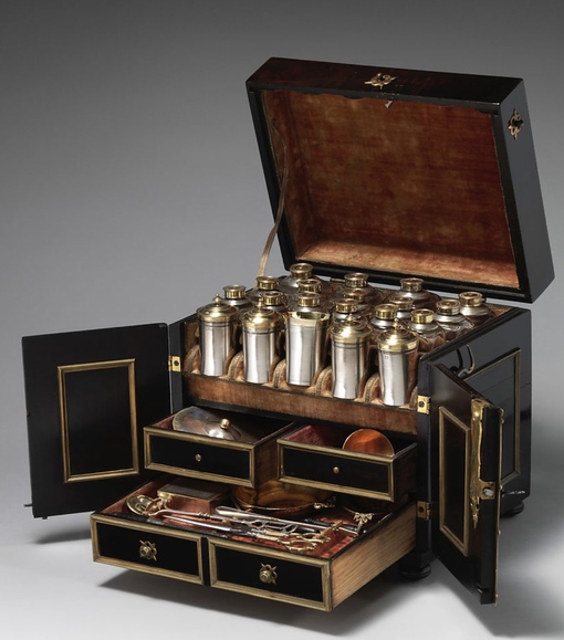 Шкафчик аптекаря, XVII век. Черное дерево, серебро,..2