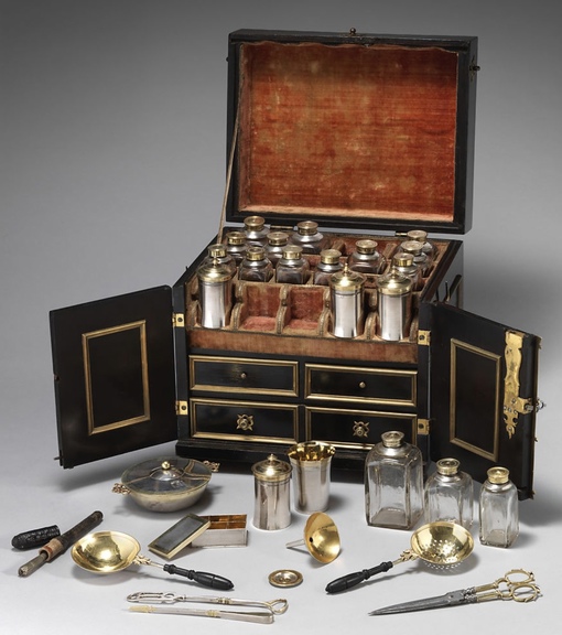 Шкафчик аптекаря, XVII век. Черное дерево, серебро,..1