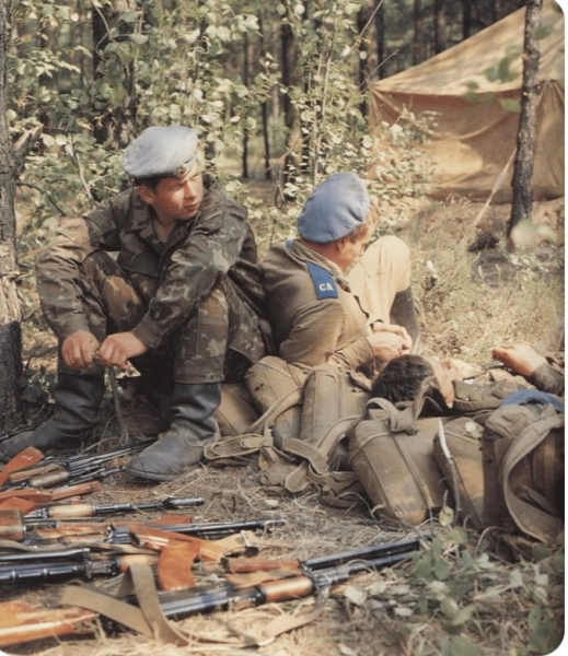 Советские десантники на полевых учениях , 1980-ые .
Больше..0