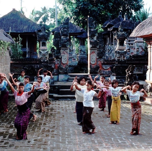 Жизнь на Бали, 1990-е, фото — Джилл Фридман.

Мы в ТГ..7