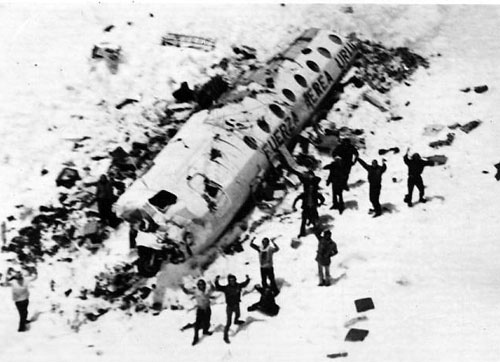 13 октября 1972 года самолет, на борту которого находились игроки..1