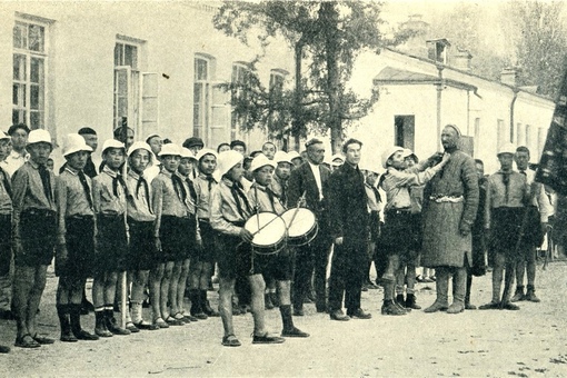 1920-ые годы. Парад пионеров в Ташкенте

Мы в ТГ..0