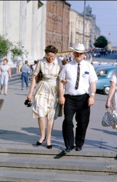 Американские туристы в Москве , 1965 г .

Мы в ТГ..0