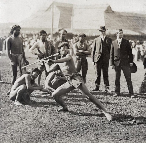 Человеческий зоопарк на Всемирной выставке в Сент-Луисе, 1904..1